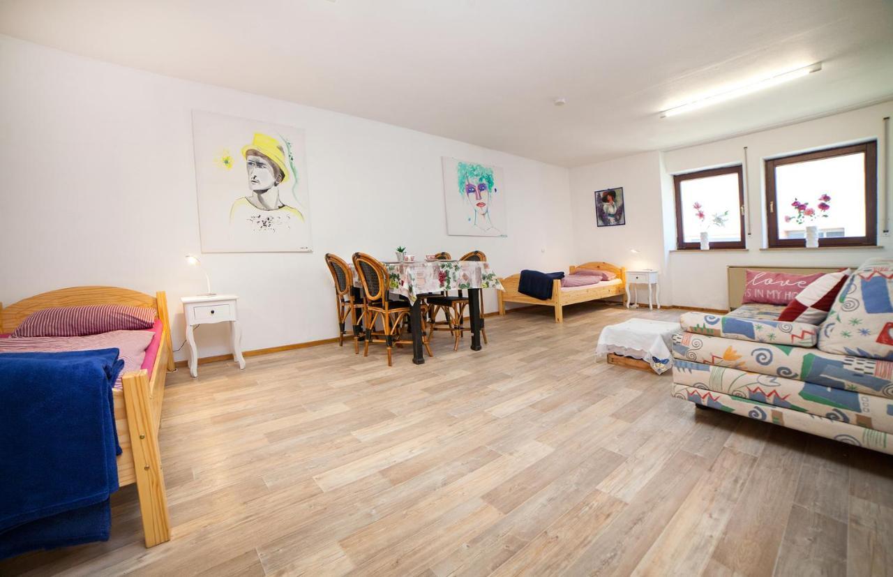 Appartamento Haus Haas Zimmer&Fewo Lauda-Königshofen Esterno foto